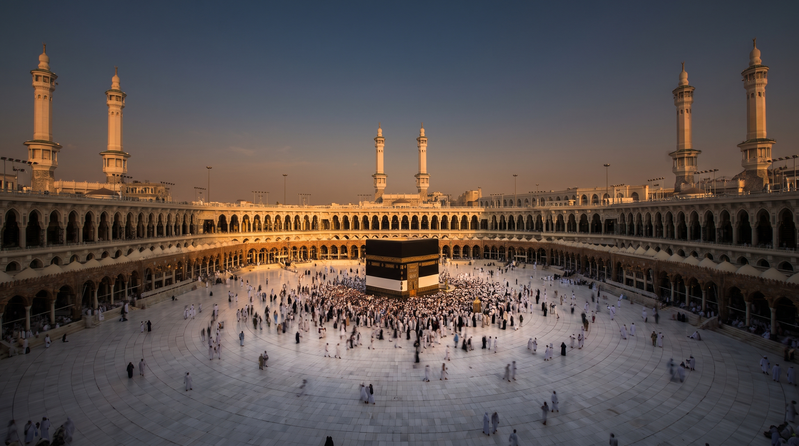 Masjidil Haram dan Kaabah waktu senja